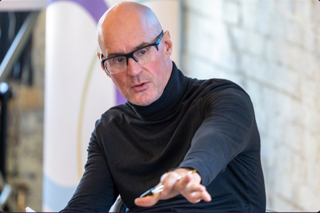 Pete Wilkinson working with a leadership team